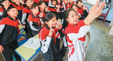 青春力量點亮邊疆教育“燭火”